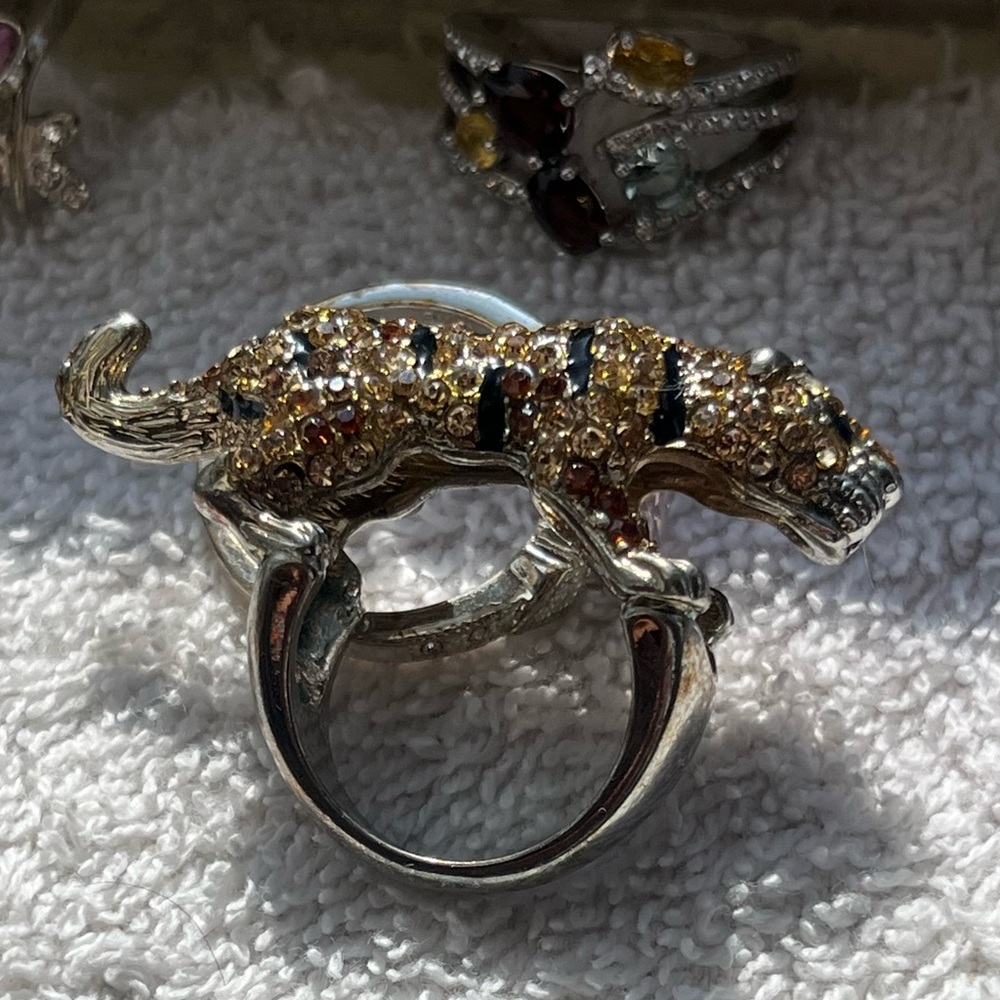 Avon Ready to Pounce Statement Ring